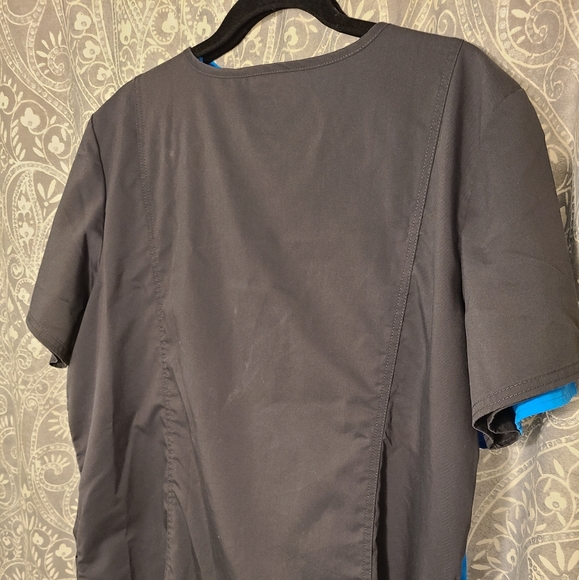 Scrub top - Picture 2 of 3